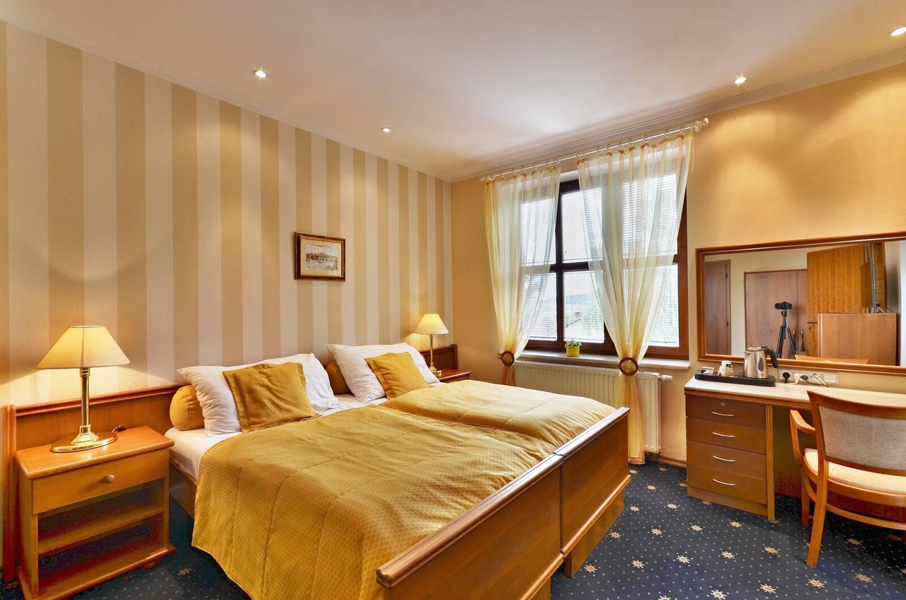 Hotel Villa Conti Pisek  Luaran gambar