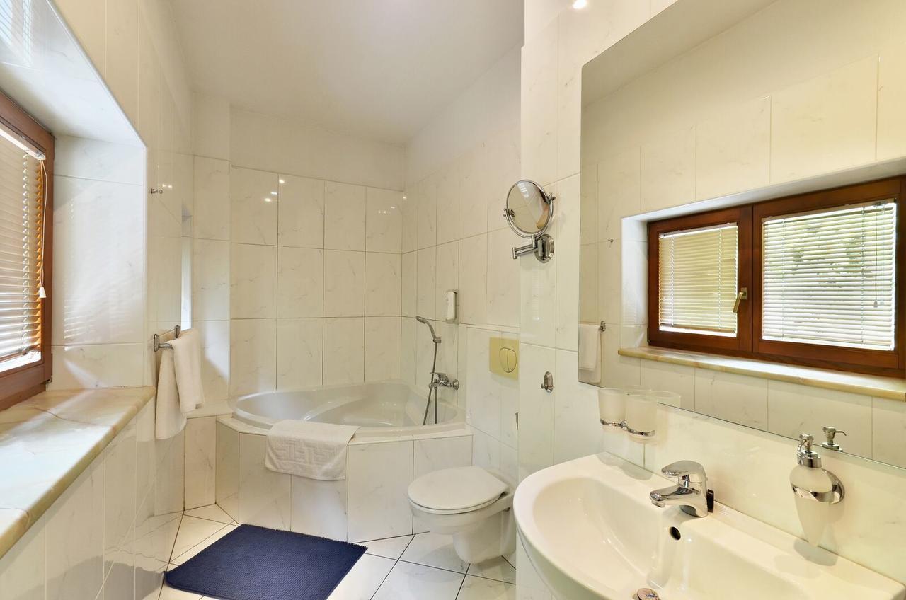 Hotel Villa Conti Pisek  Luaran gambar
