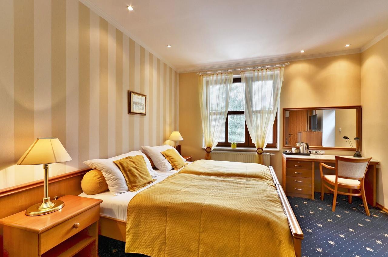 Hotel Villa Conti Pisek  Luaran gambar